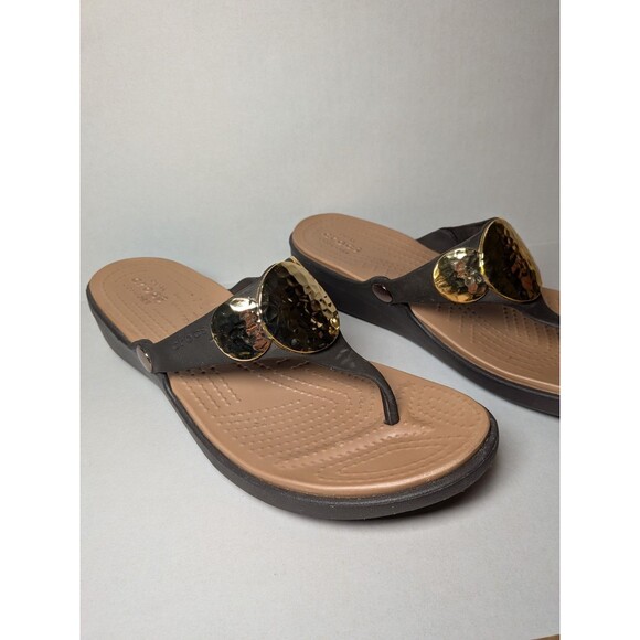 Crocs Sandal Women's 11 Sanrah Brown Gold Embellish Wedge Thong Flip Flops Slide - Picture 2 of 12